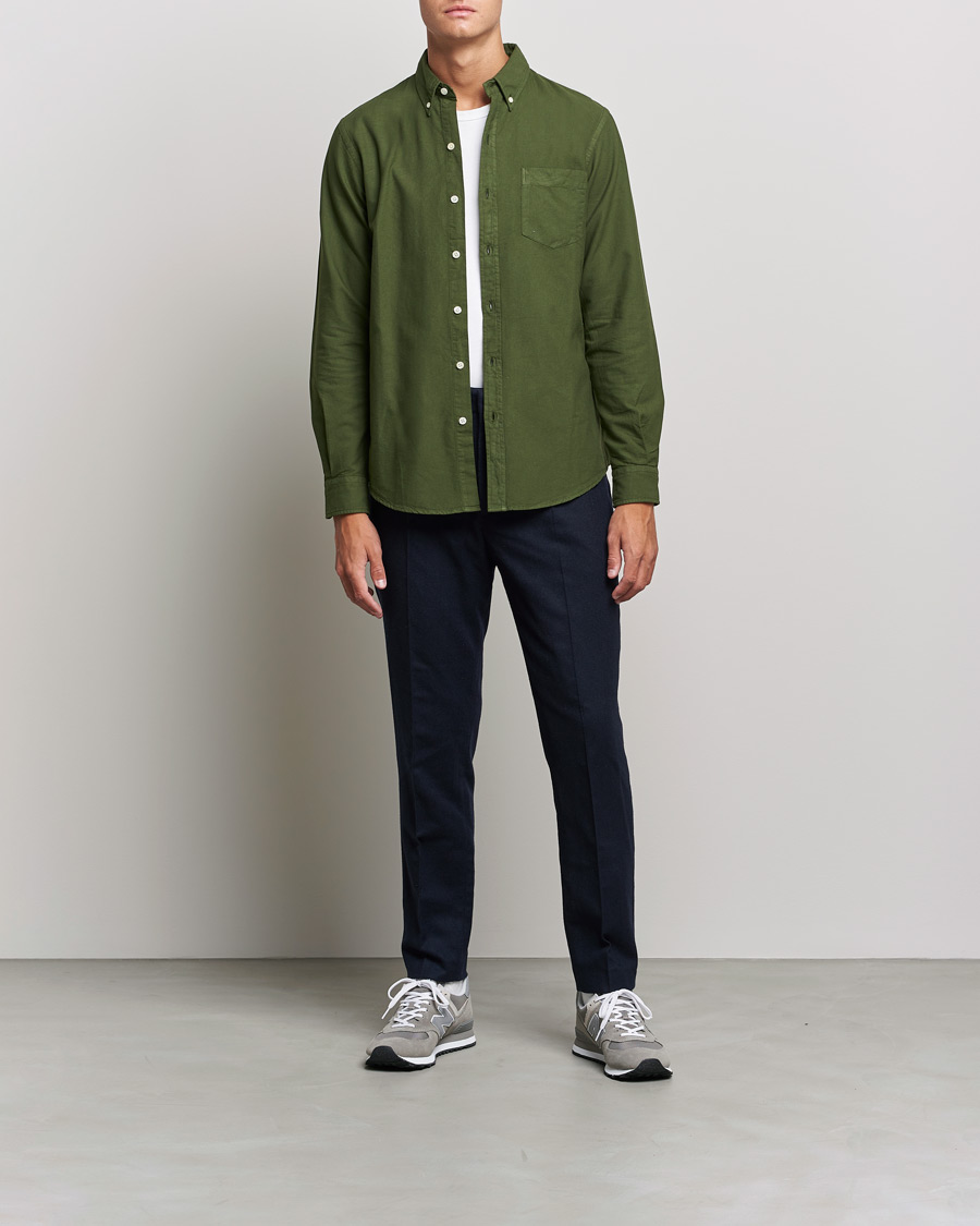 Mies | Rennot | Colorful Standard | Classic Organic Oxford Button Down Shirt Seaweed Green