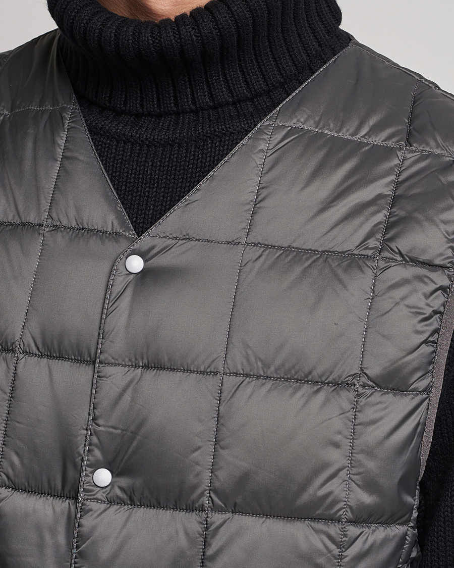Mies | Takit | TAION | V-Neck Lightweight Down Vest Charcoal