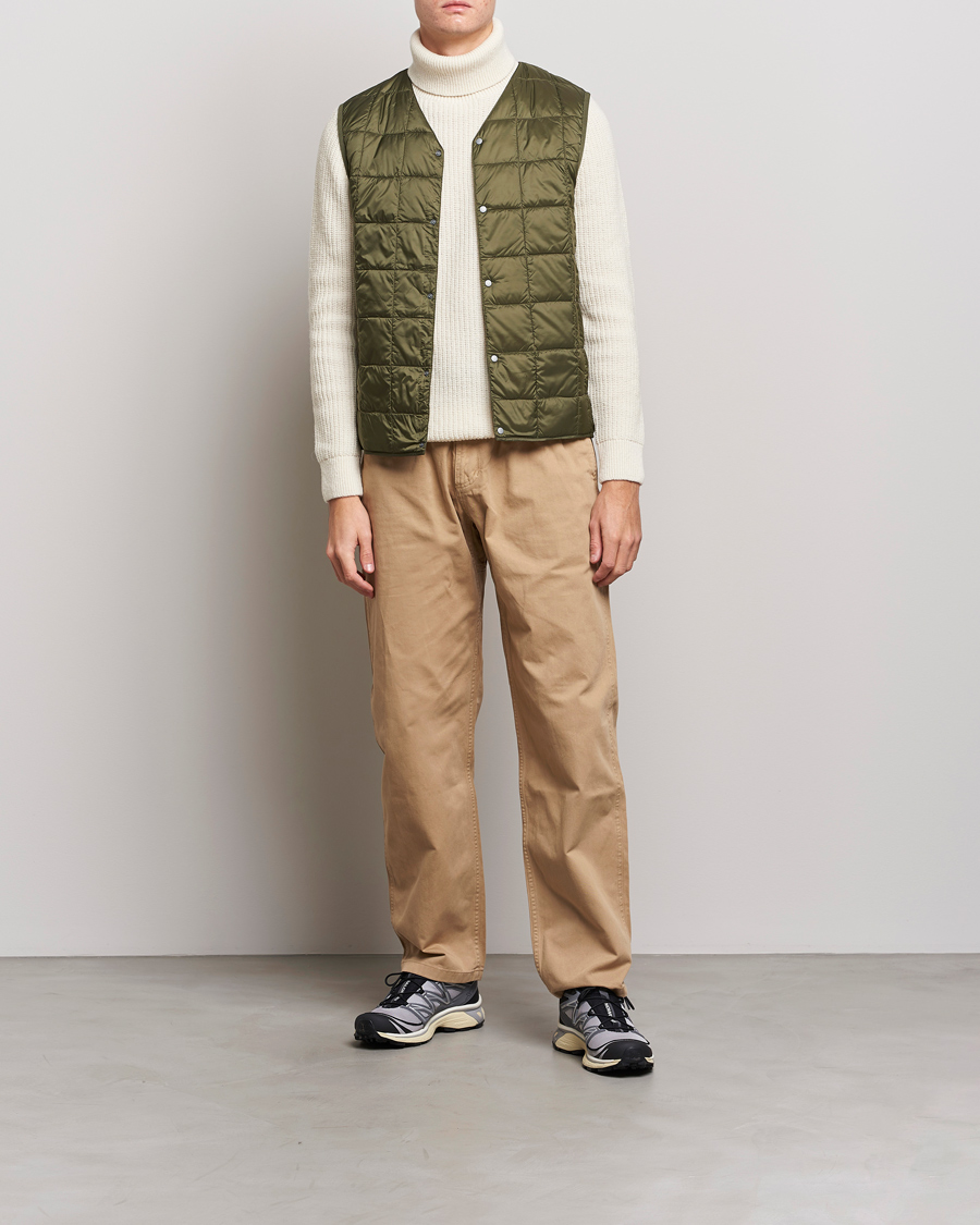 Mies | Takit | TAION | V-Neck Lightweight Down Vest Dark Olive
