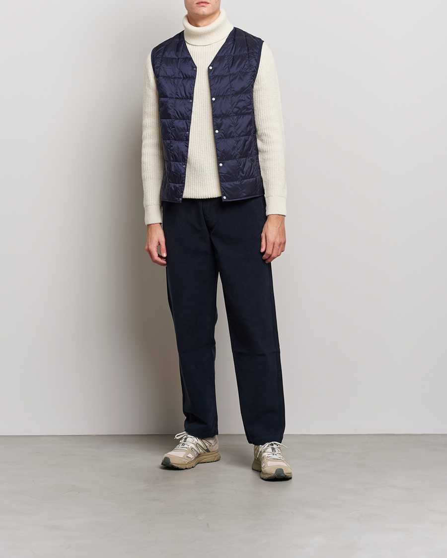 Mies | Takit | TAION | V-Neck Lightweight Down Vest Navy