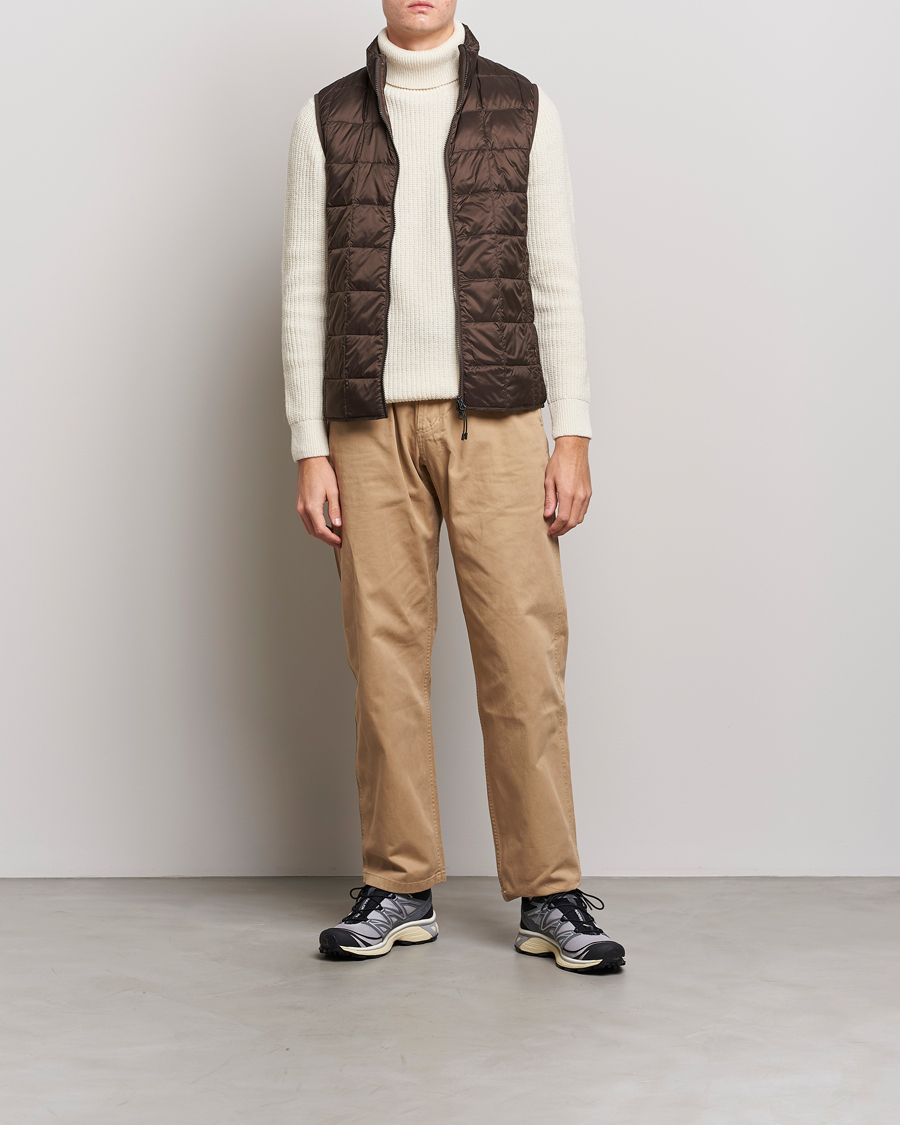 Mies | Takit | TAION | High Neck Full Zip Lightweight Down Vest Dark Choco