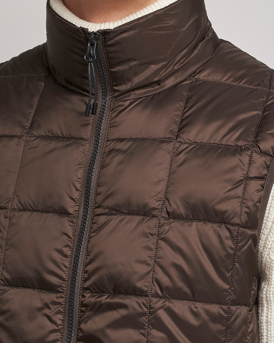 Mies | Takit | TAION | High Neck Full Zip Lightweight Down Vest Dark Choco