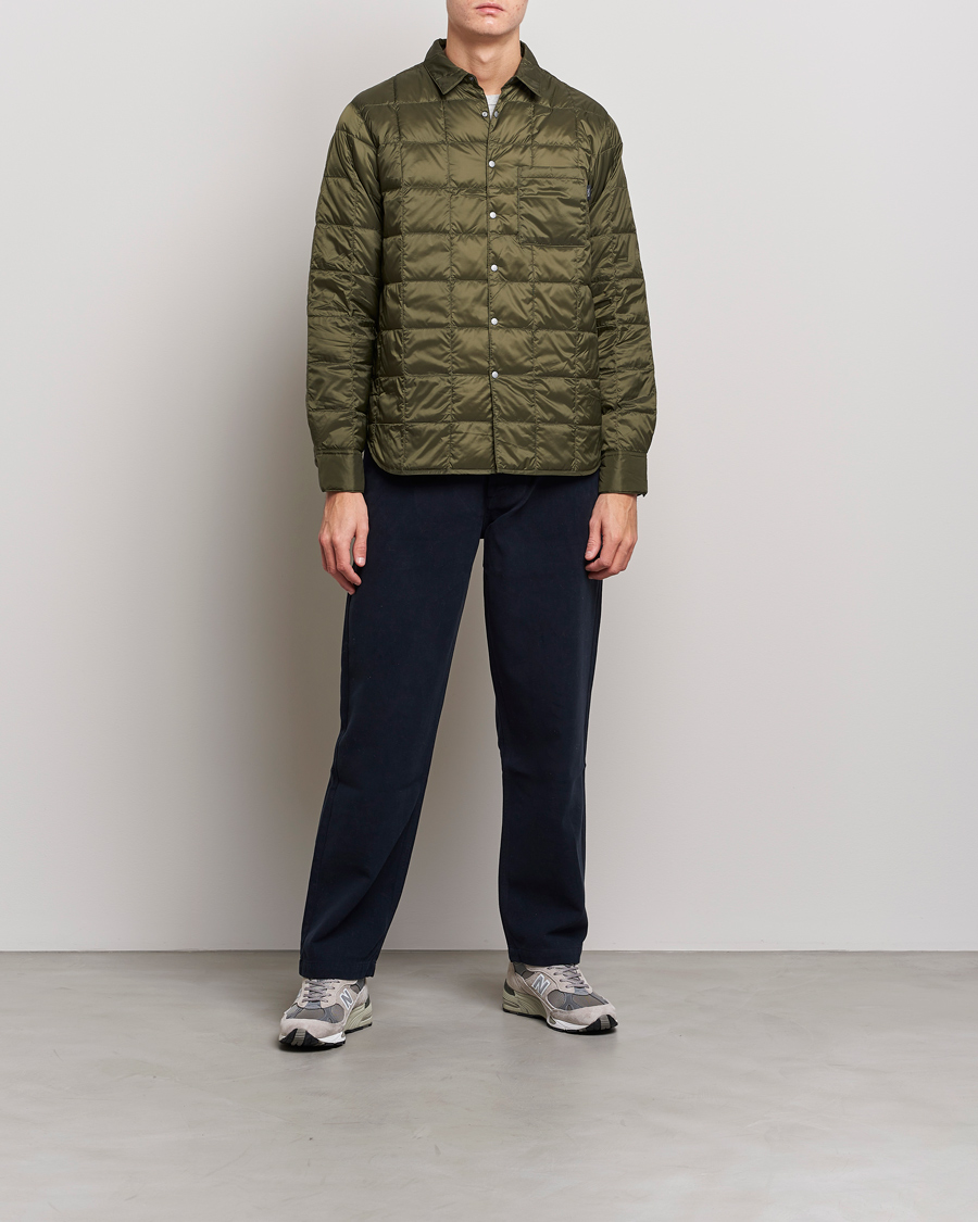 Mies | Kauluspaidat | TAION | Lightweight Down Shirt Dark Olive