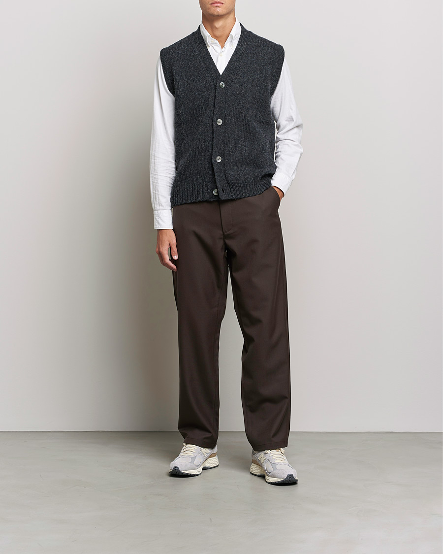 Mies | Puserot | Sunflower | Steven Knit Vest Dark Grey