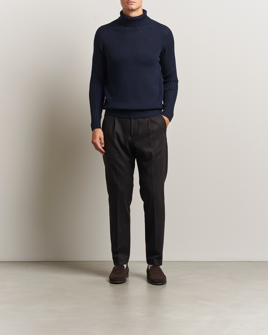 Mies | Puserot | Gran Sasso | Rainwool Rollneck Navy