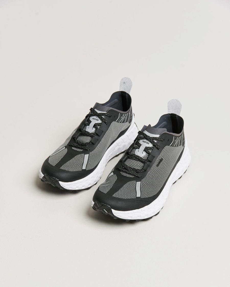 Mies | Juoksukengät | Norda | 001 Running Sneakers Black/White