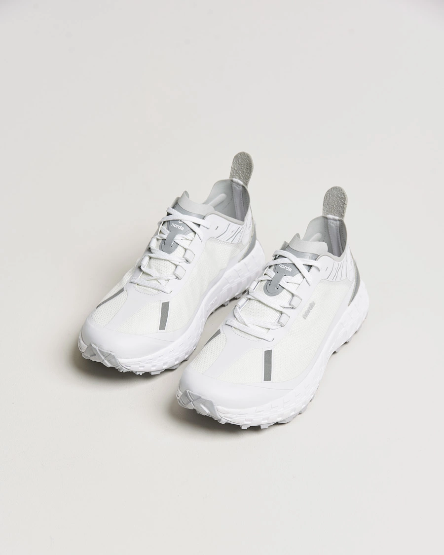 Mies | Juoksukengät | Norda | 001 Running Sneakers White/Gray