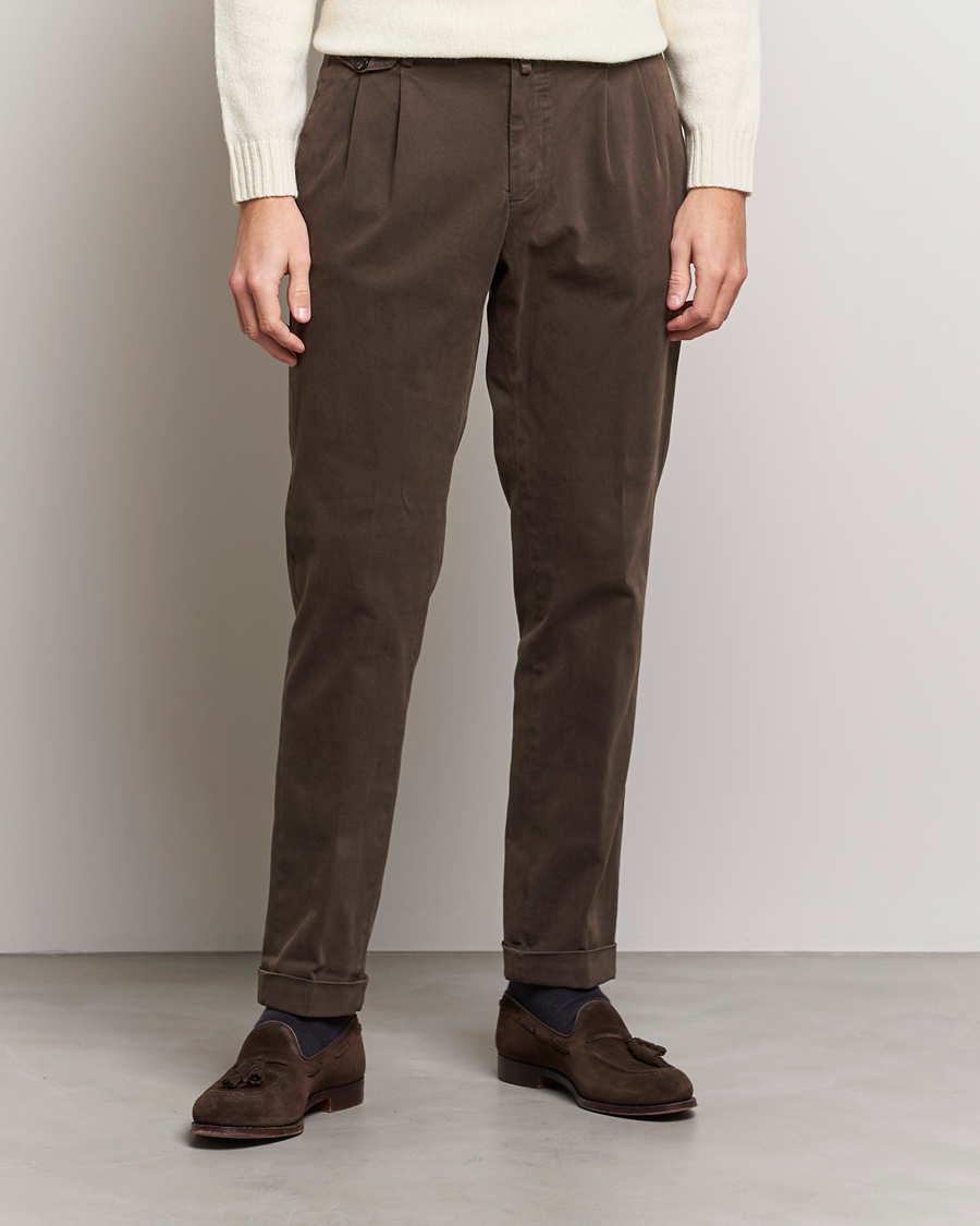 Mies | Housut | Briglia 1949 | Easy Fit Pleated Cotton Stretch Chino Coffe Brown