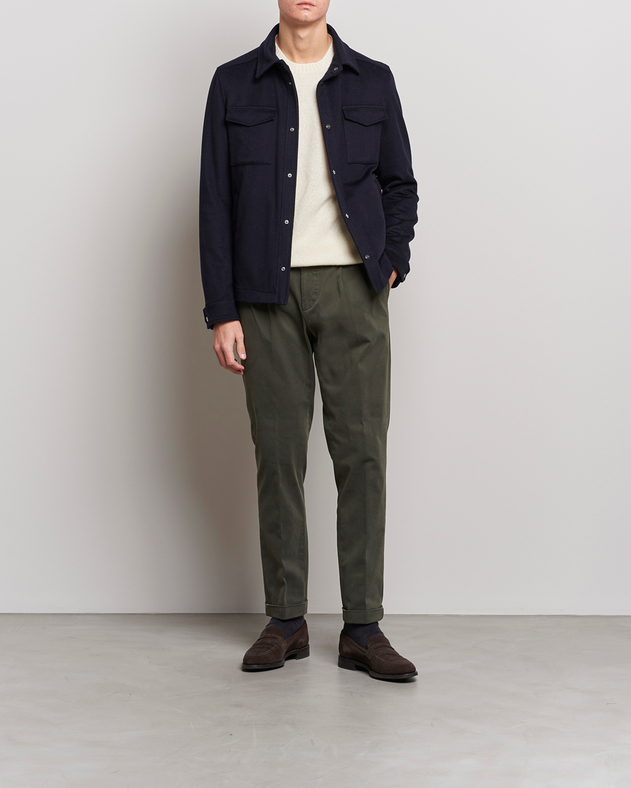 Mies | Chinot | Briglia 1949 | Easy Fit Pleated Cotton Stretch Chino Military
