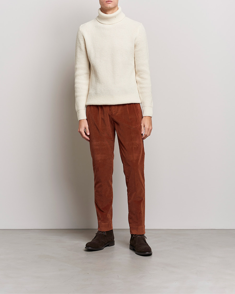 Mies | Chinot | Briglia 1949 | Easy Fit Corduroy Trousers Rust Red