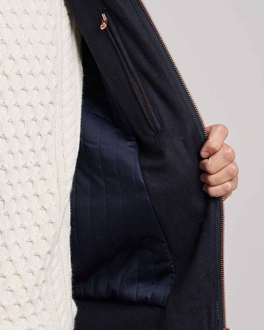 Mies | Takit | Private White V.C. | The Pilot's Bomber Navy