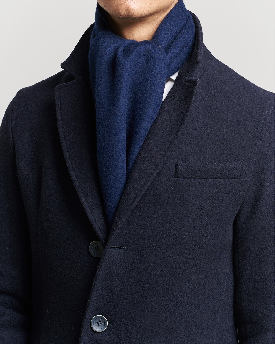 Mies |  | Begg & Co | Vier Lambswool/Cashmere Solid Scarf Navy
