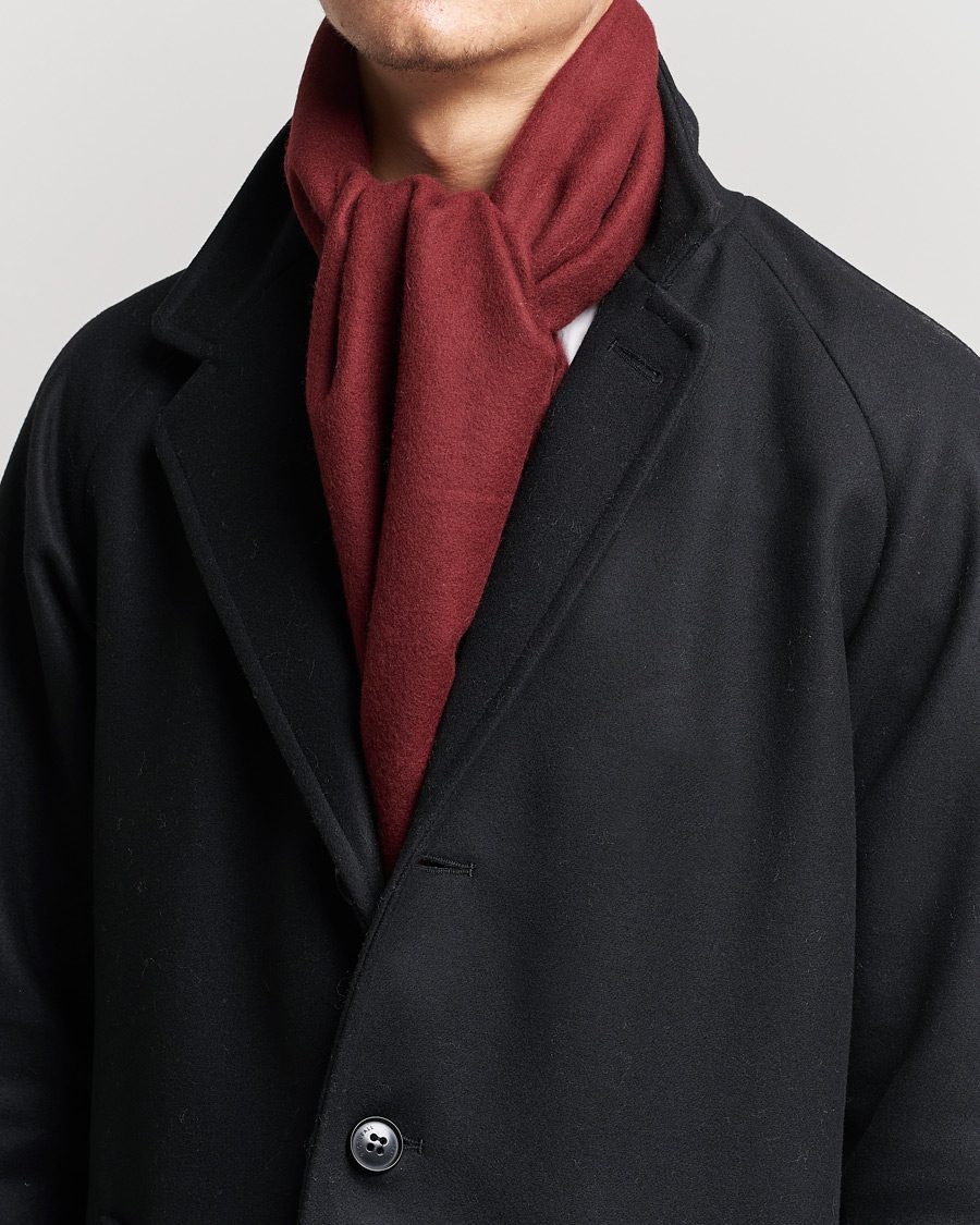 Mies | Kaulaliinat | Begg & Co | Vier Lambswool/Cashmere Solid Scarf Wine