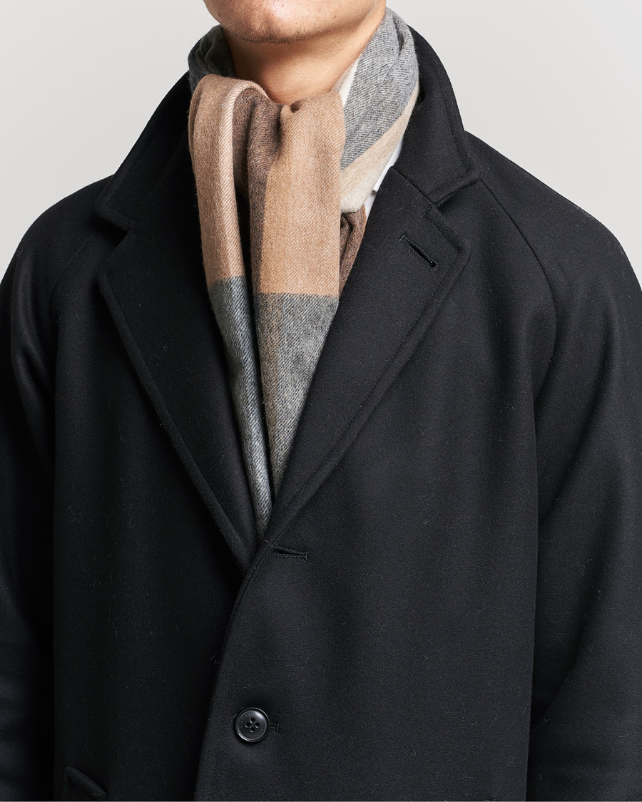 Mies |  | Begg & Co | Vale Sitwell Lambswool/Cashmere Scarf Charcoal Natural