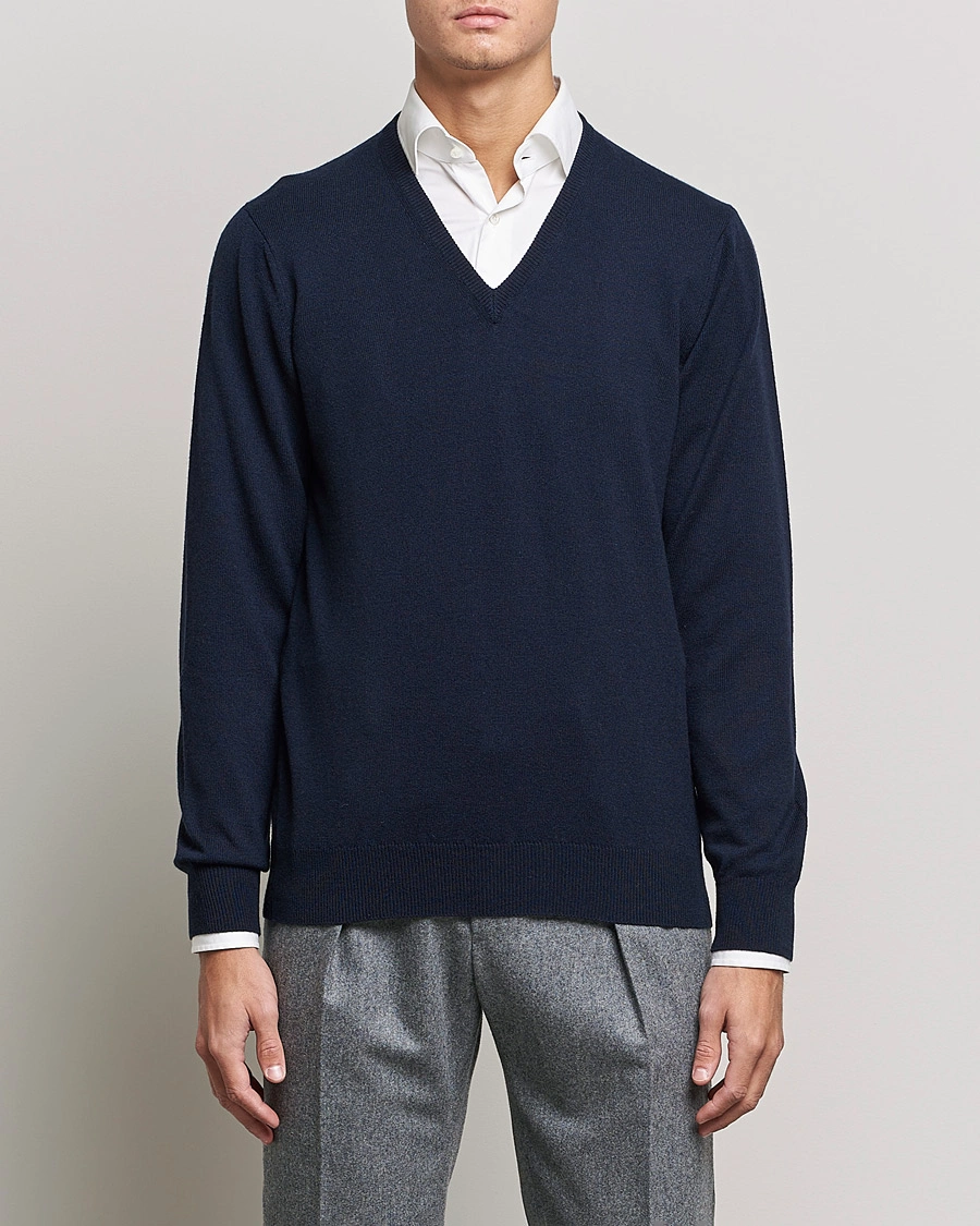 Mies | The Classics of Tomorrow | Piacenza Cashmere | Cashmere V Neck Sweater Navy