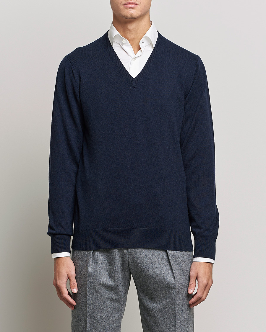 Mies | Puserot | Piacenza Cashmere | Cashmere V Neck Sweater Navy