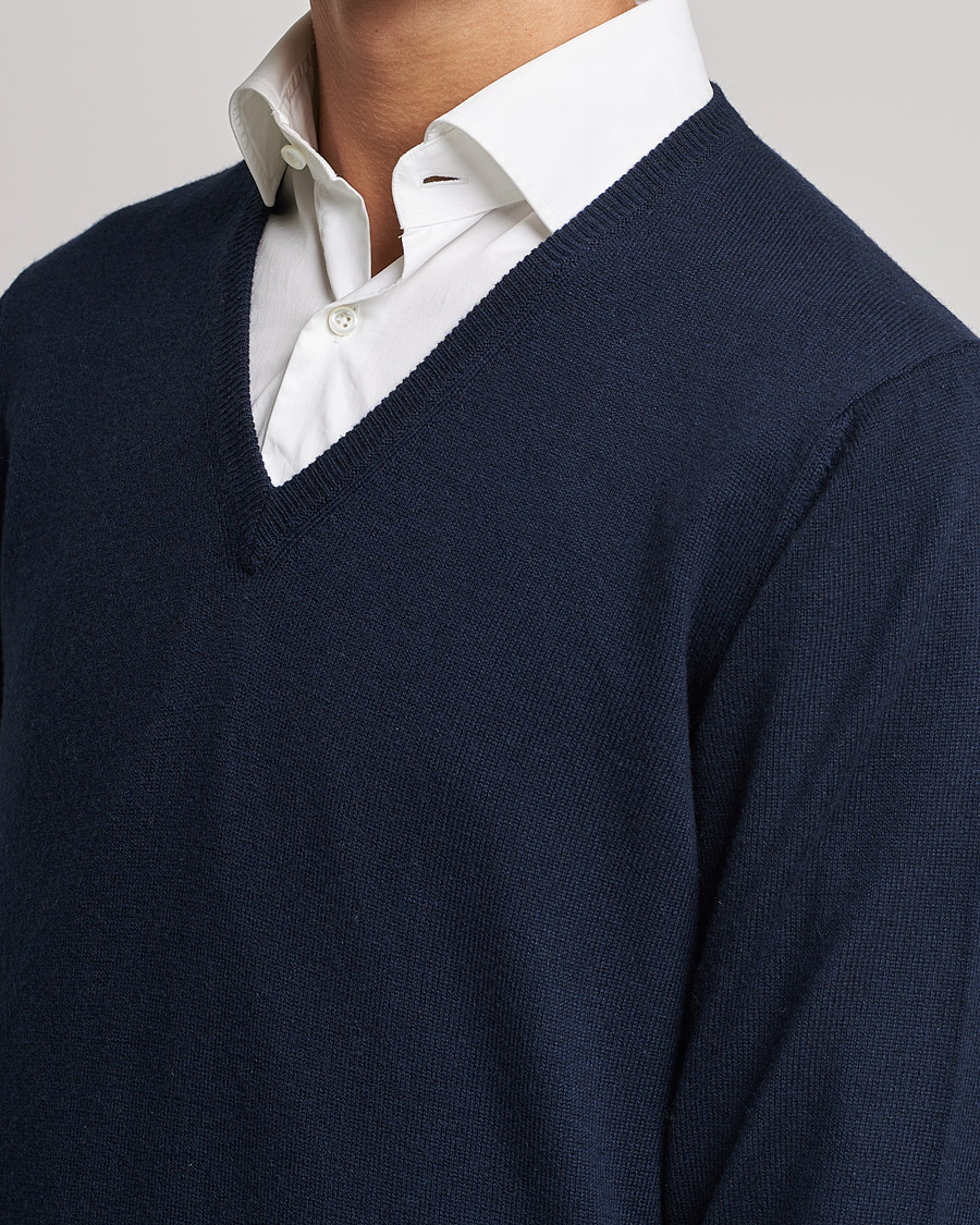 Mies | Puserot | Piacenza Cashmere | Cashmere V Neck Sweater Navy