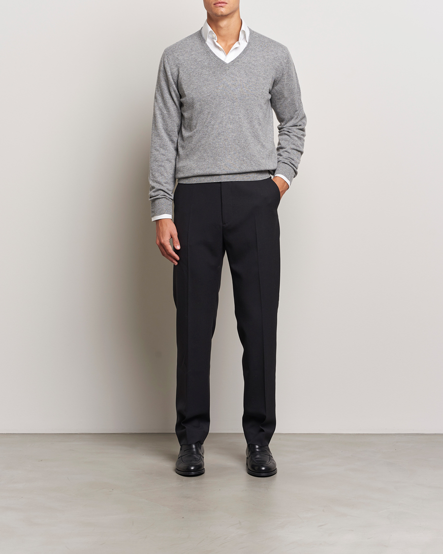 Mies | Puserot | Piacenza Cashmere | Cashmere V Neck Sweater Light Grey