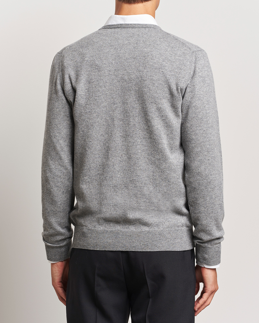 Mies | Puserot | Piacenza Cashmere | Cashmere V Neck Sweater Light Grey