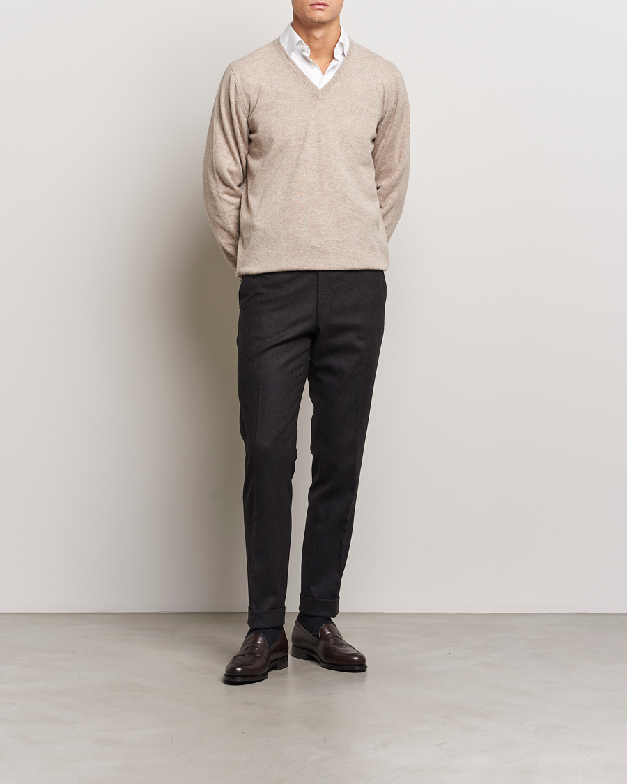 Mies | Puserot | Piacenza Cashmere | Cashmere V Neck Sweater Beige