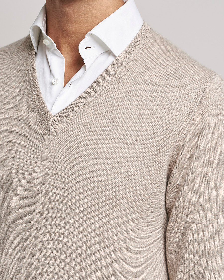 Mies | Puserot | Piacenza Cashmere | Cashmere V Neck Sweater Beige