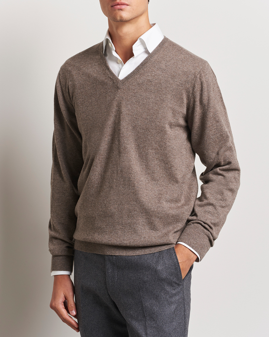 Mies | Puserot | Piacenza Cashmere | Cashmere V Neck Sweater Brown