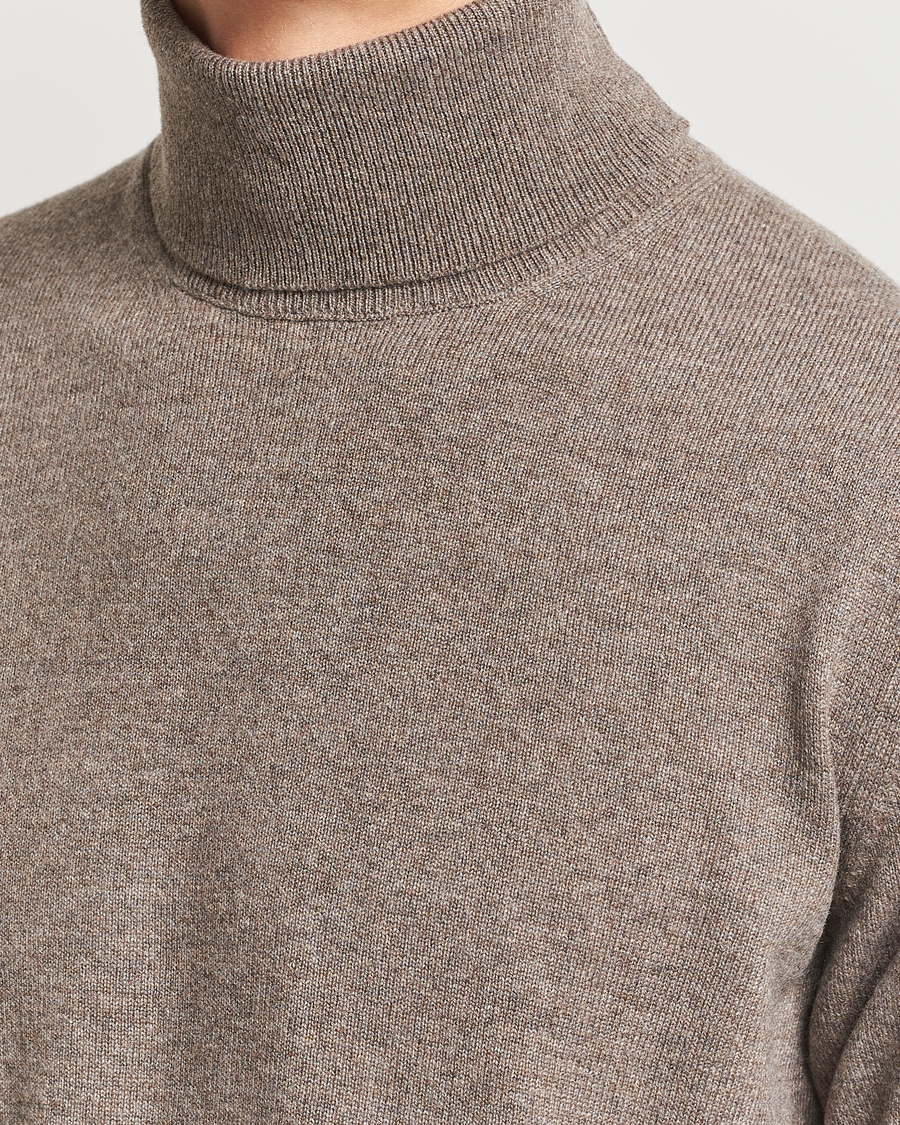 Mies | Puserot | Piacenza Cashmere | Cashmere Rollneck Sweater Brown
