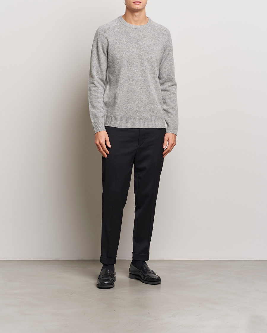 Mies | Puserot | A Day's March | Brodick Lambswool Sweater Grey Melange