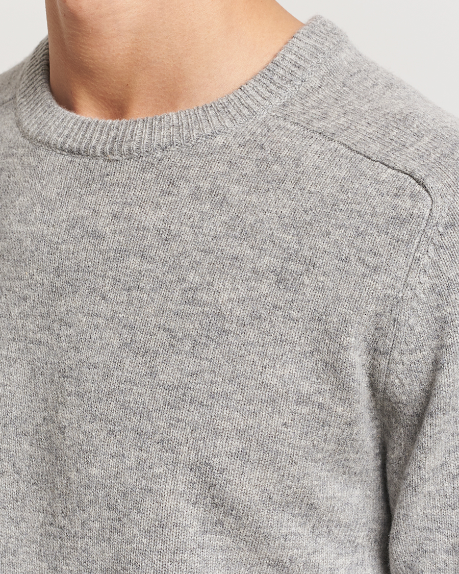 Mies | Puserot | A Day's March | Brodick Lambswool Sweater Grey Melange