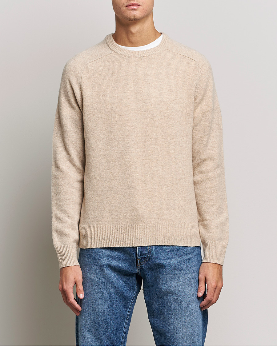 Mies | Neuleet | A Day's March | Brodick Lambswool Sweater Sand Melange