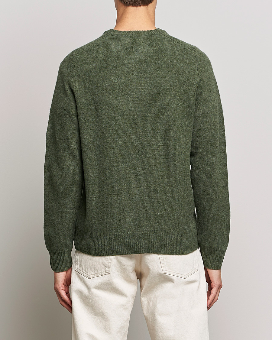 Mies | Puserot | A Day's March | Brodick Lambswool Sweater Olive