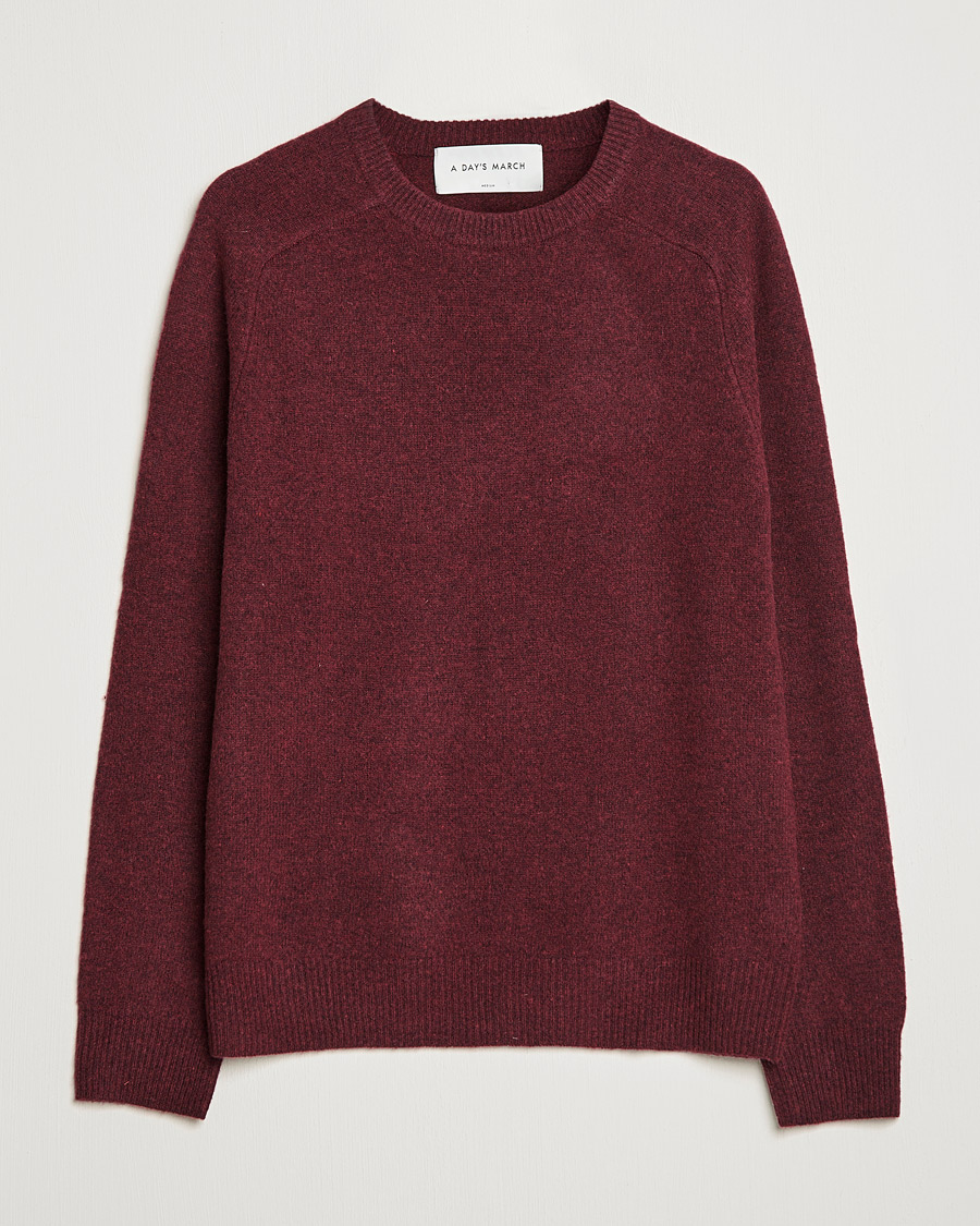 Mies | Puserot | A Day's March | Brodick Lambswool Sweater Wine