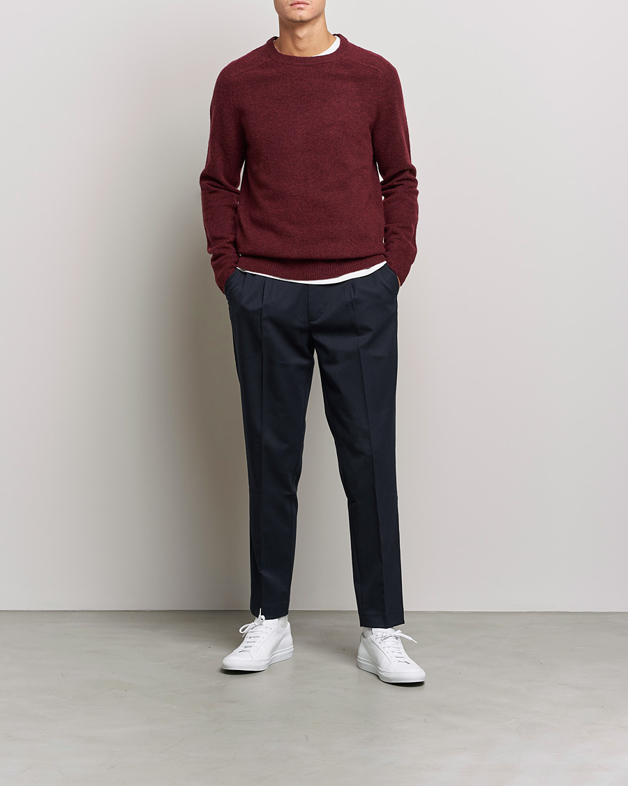 Mies | Puserot | A Day's March | Brodick Lambswool Sweater Wine