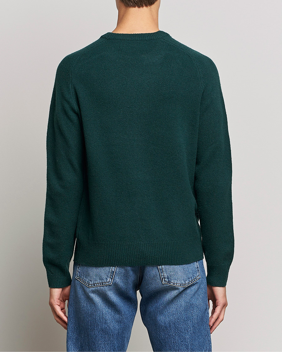 Mies | Puserot | A Day's March | Brodick Lambswool Sweater Bottle Green
