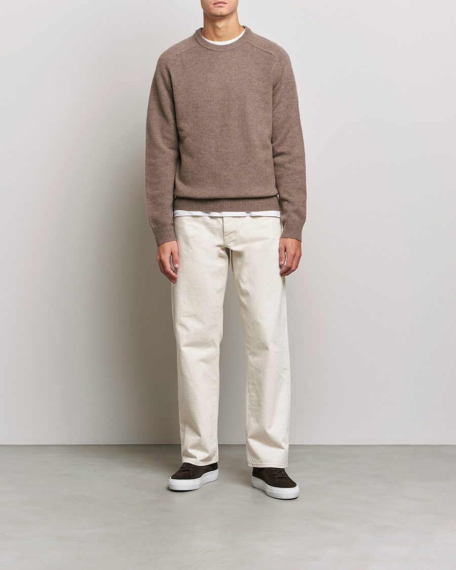 Mies | Puserot | A Day's March | Brodick Lambswool Sweater Taupe Melange