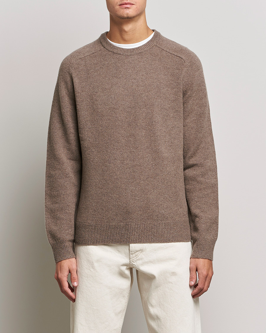 Mies | Puserot | A Day's March | Brodick Lambswool Sweater Taupe Melange