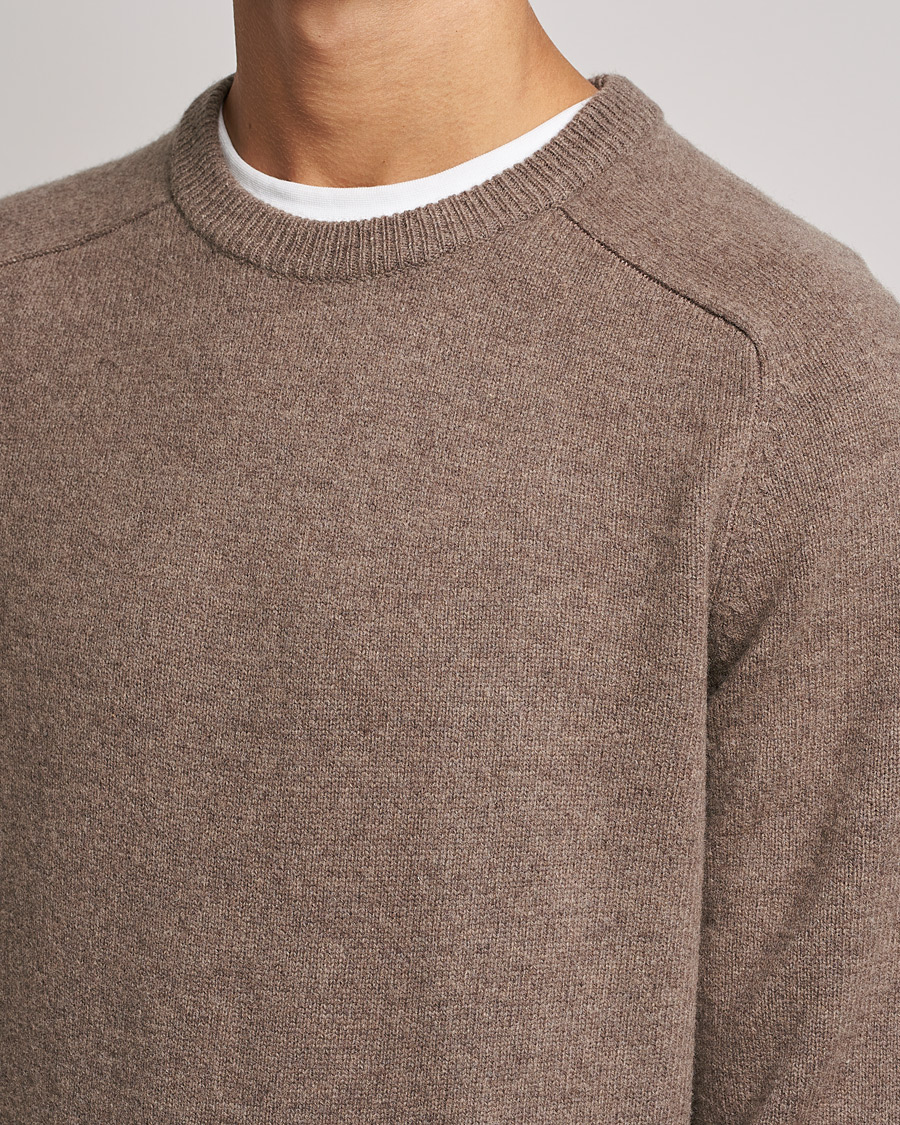 Mies | Puserot | A Day's March | Brodick Lambswool Sweater Taupe Melange