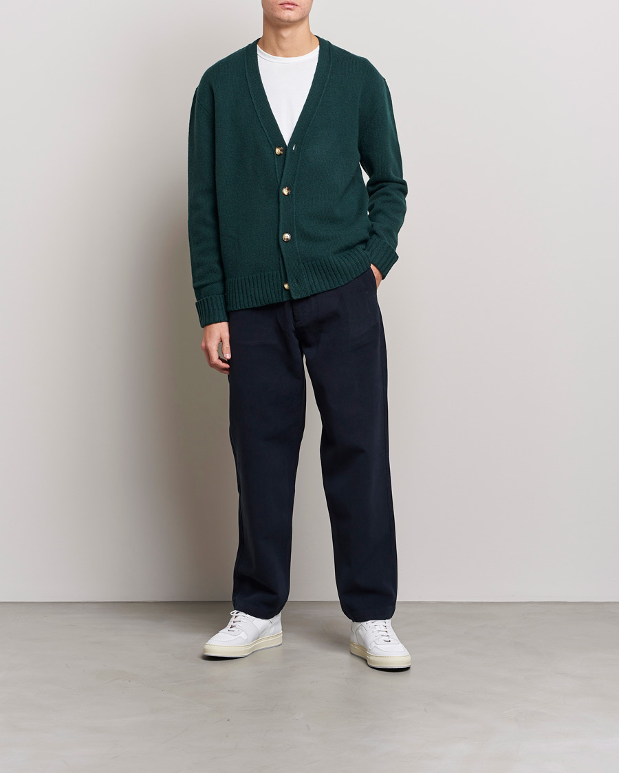 Mies | Puserot | A Day's March | Snag Lambswool Cardigan Bottle Green