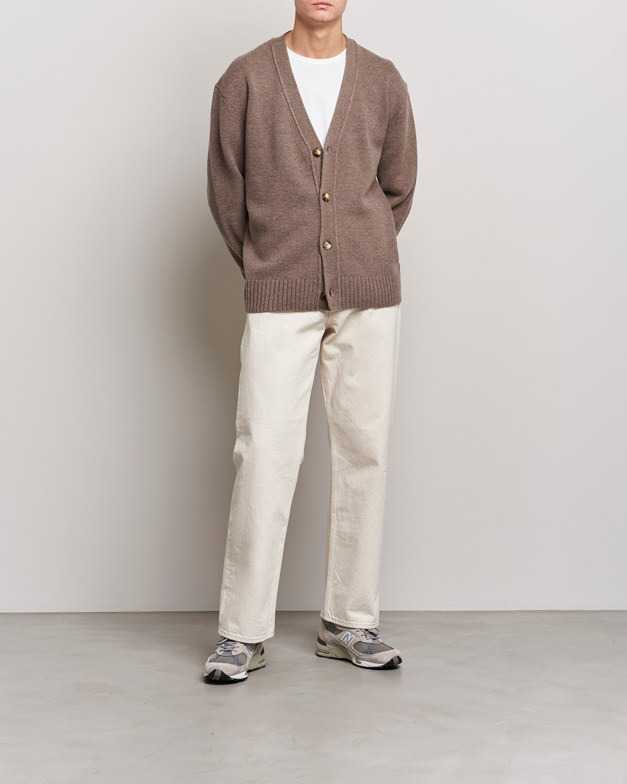 Mies | Neuletakit | A Day's March | Snag Lambswool Cardigan Taupe Melange