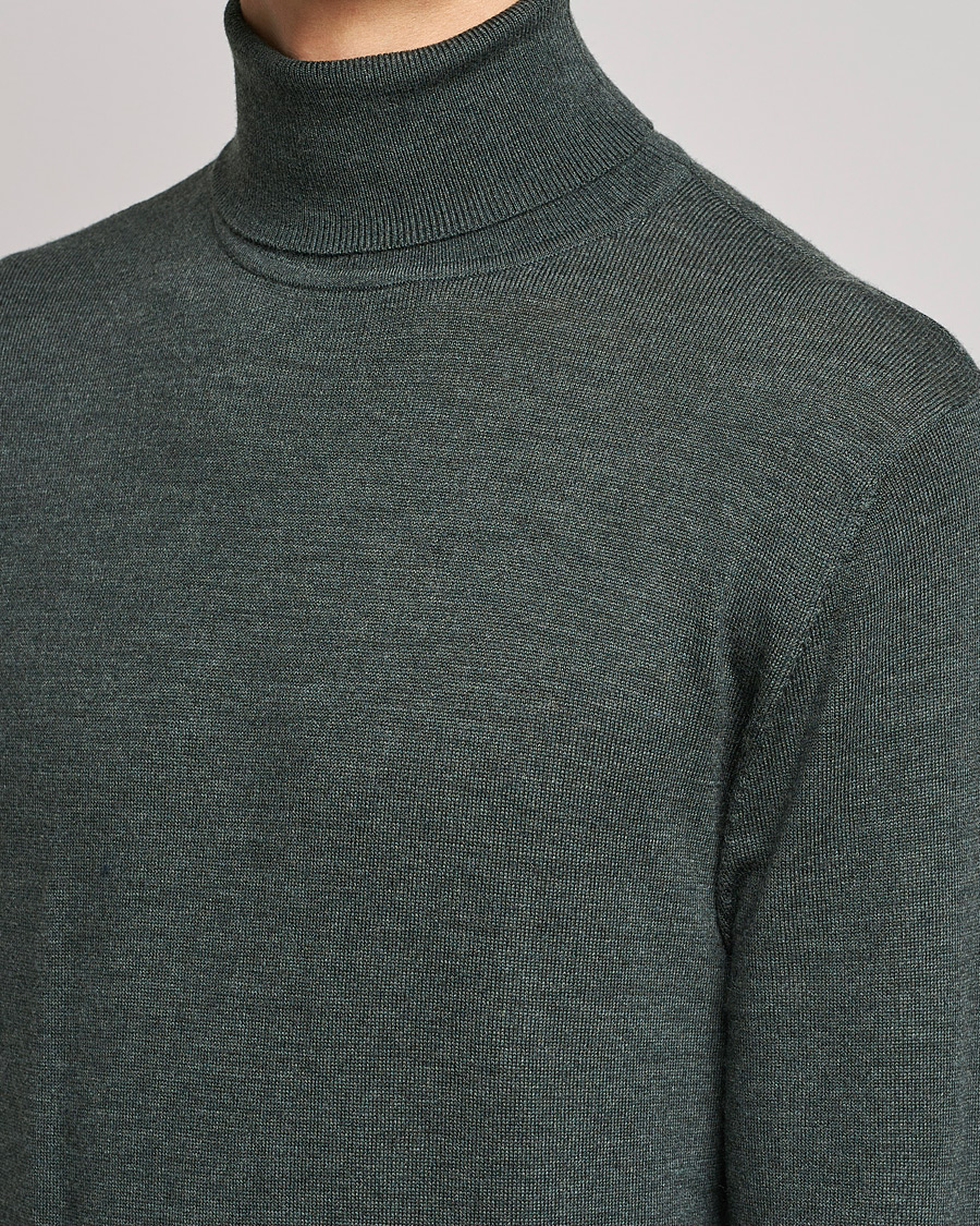 Mies | Puserot | A Day's March | Nela Merino Rollneck Moss Melange