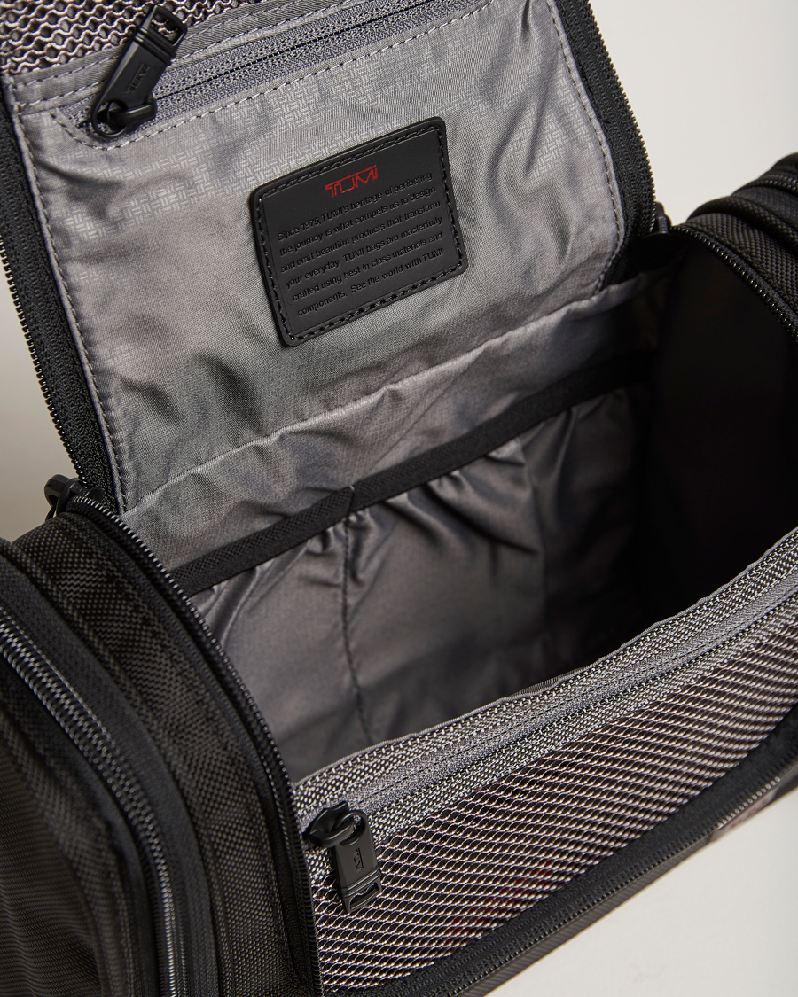 Mies | Laukut | TUMI | Alpha Hanging Travel Kit Black