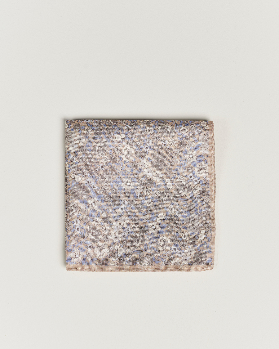 Mies | Amanda Christensen Silk Oxford Printed Flower Pocket Square Yellow | Amanda Christensen | Silk Oxford Printed Flower Pocket Square Yellow