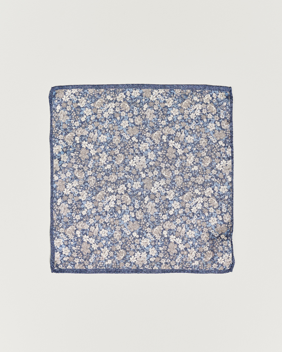 Mies | Amanda Christensen Silk Oxford Printed Flower Pocket Square Navy | Amanda Christensen | Silk Oxford Printed Flower Pocket Square Navy
