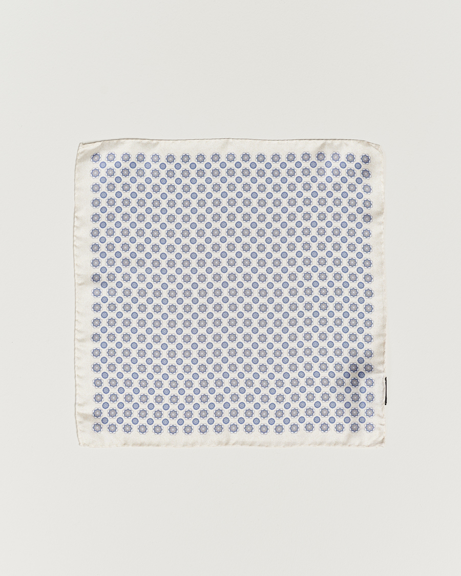 Mies | Amanda Christensen Silk Twill Printed Medallion Pocket Square White | Amanda Christensen | Silk Twill Printed Medallion Pocket Square White