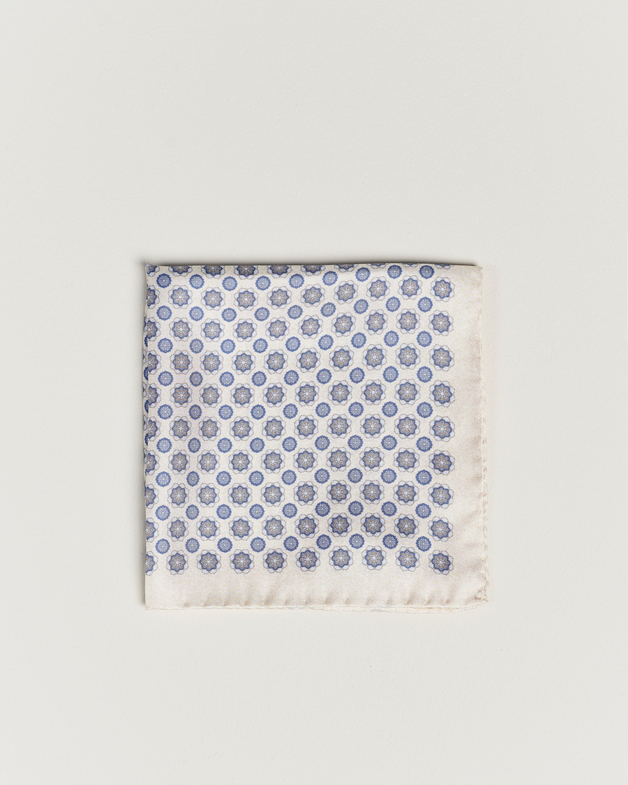 Mies | Amanda Christensen Silk Twill Printed Medallion Pocket Square White | Amanda Christensen | Silk Twill Printed Medallion Pocket Square White