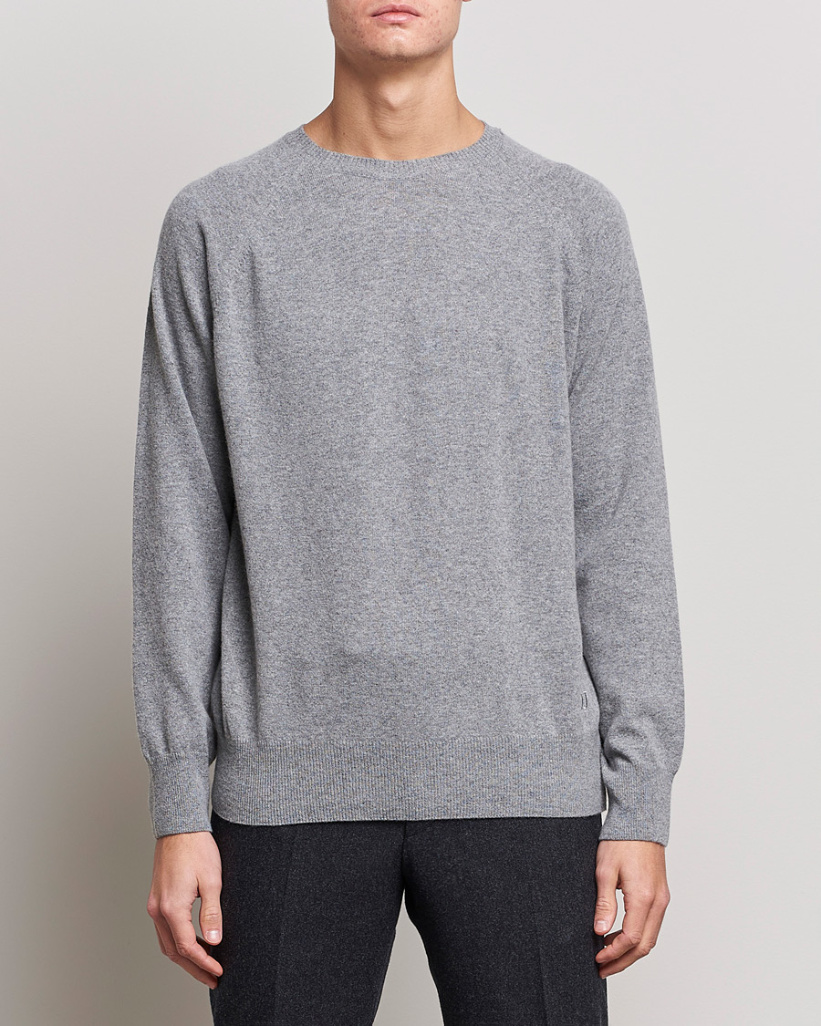 Mies | Puserot | Oscar Jacobson | Gustaf Lambswool Raglan Crew Neck Light Grey