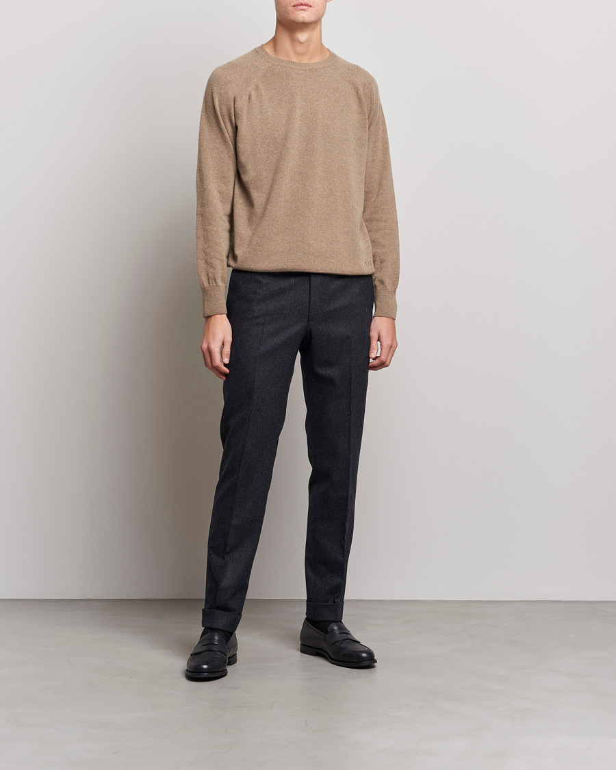 Mies | Puserot | Oscar Jacobson | Gustaf Lambswool Raglan Crew Neck Camel