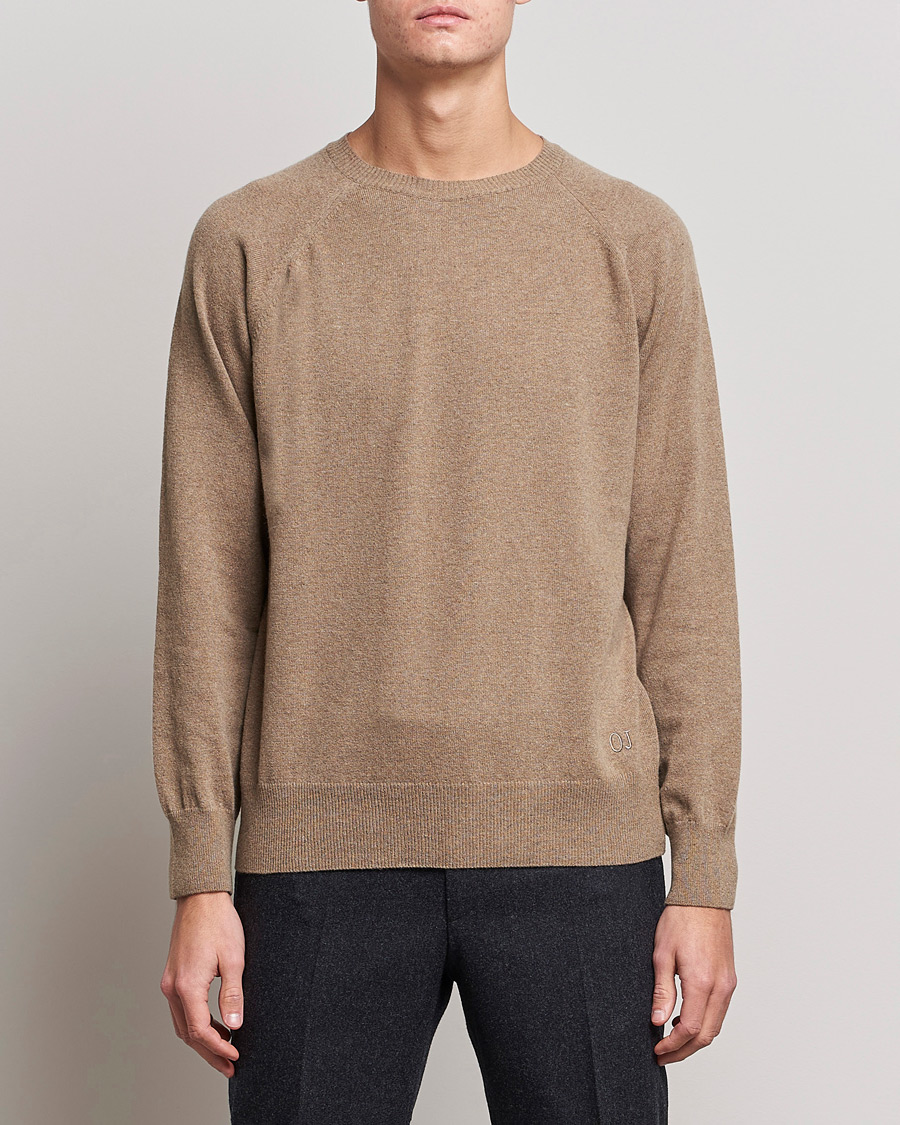 Mies | Puserot | Oscar Jacobson | Gustaf Lambswool Raglan Crew Neck Camel
