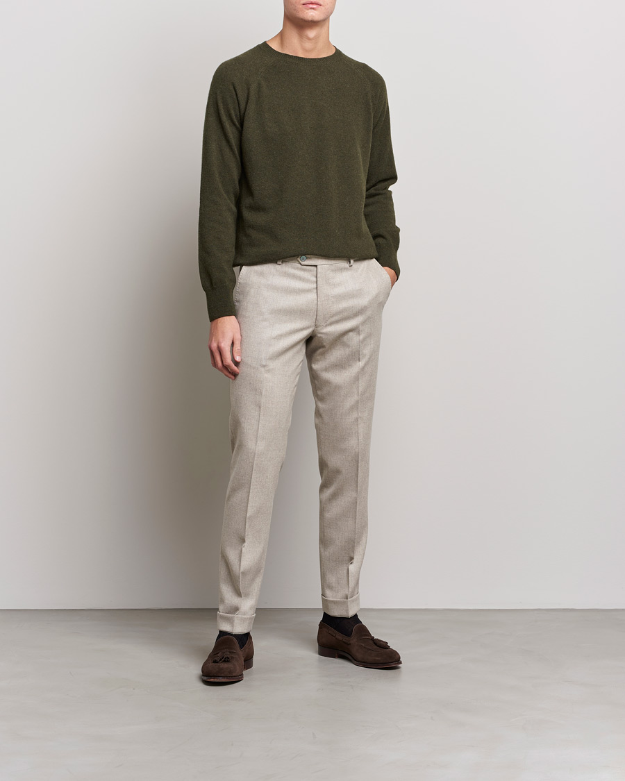 Mies | Puserot | Oscar Jacobson | Gustaf Lambswool Raglan Crew Neck Moss Green