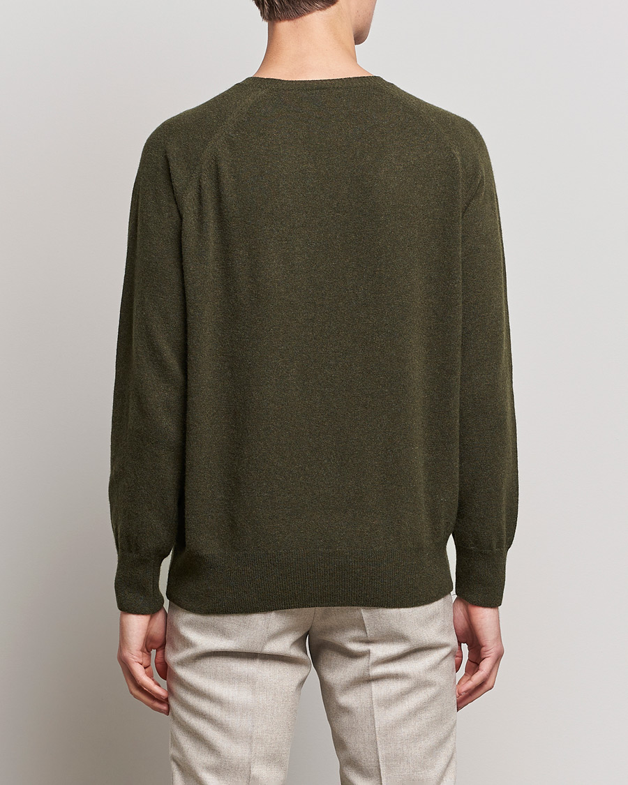 Mies | Puserot | Oscar Jacobson | Gustaf Lambswool Raglan Crew Neck Moss Green